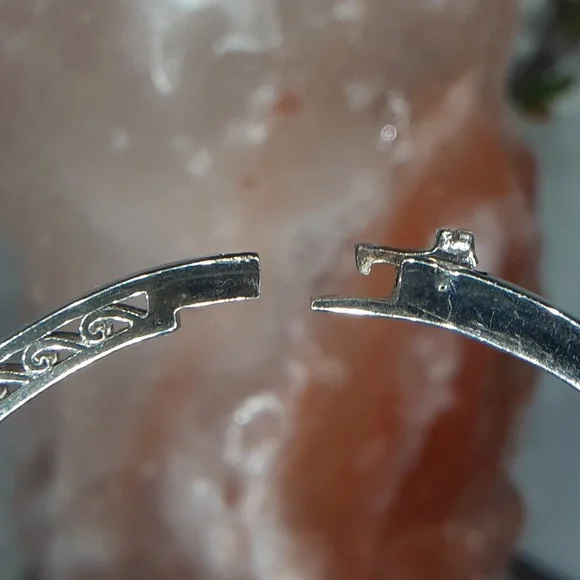 925 Genuine, Untreated Garnet Bangle. - Picture 7 of 11